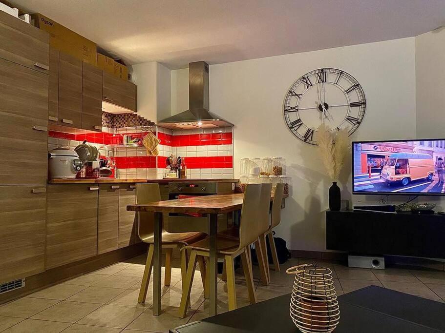 Joli T2 Dans Annecy Apartamento Exterior foto